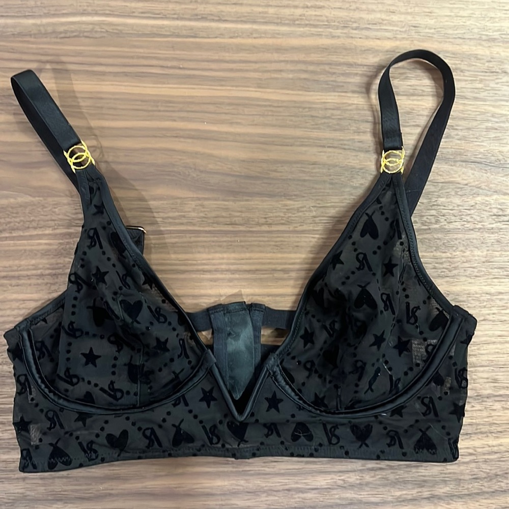 New Victoria’s Secret bralette. Size medium